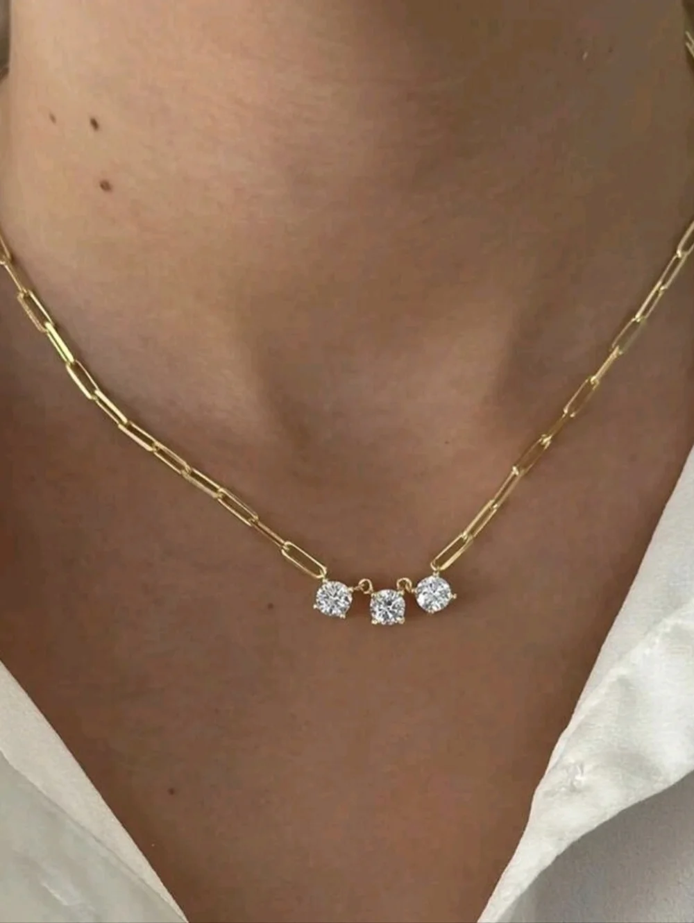 💛💛NEW💛💛 BEAUTIFUL!! Three CZ Minimalist PaperClip Necklace In GOLD Plating